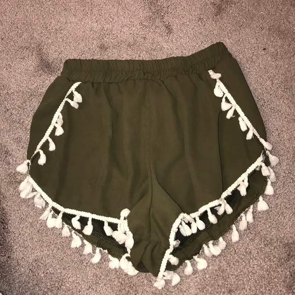 FLOWY SHORTS - Picture 1 of 2